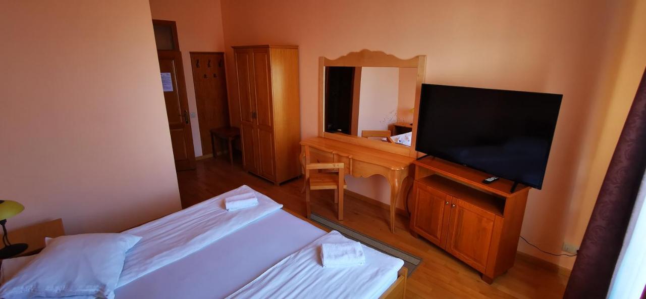 Rakoczi Center Bed and Breakfast Odorheiu Secuiesc Buitenkant foto