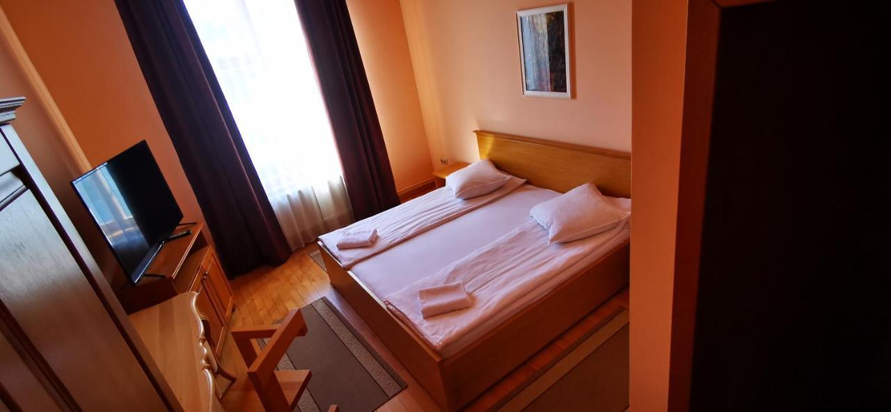Rakoczi Center Bed and Breakfast Odorheiu Secuiesc Buitenkant foto